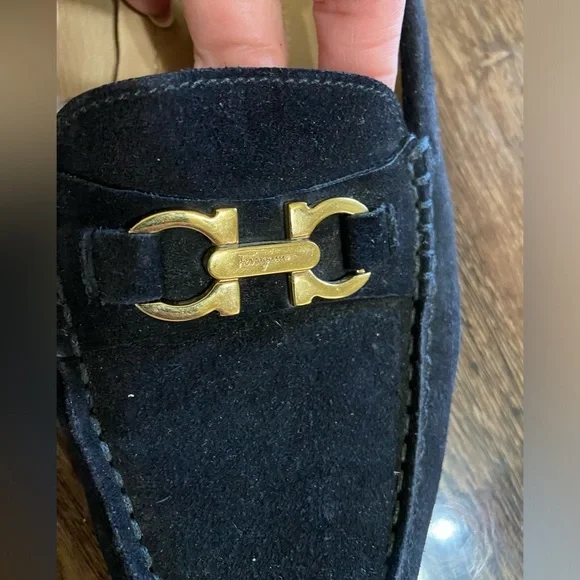 Salvatore ferragamo loafer .Black with gold hardwarre - Picture 3 of 13
